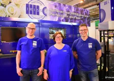 Tim van der Elst, Eveline van der Elst en Robbert de Bruin van 4 More Technology stonden op de beurs met hun IRISS Hortensia bos-machine sorteerder.